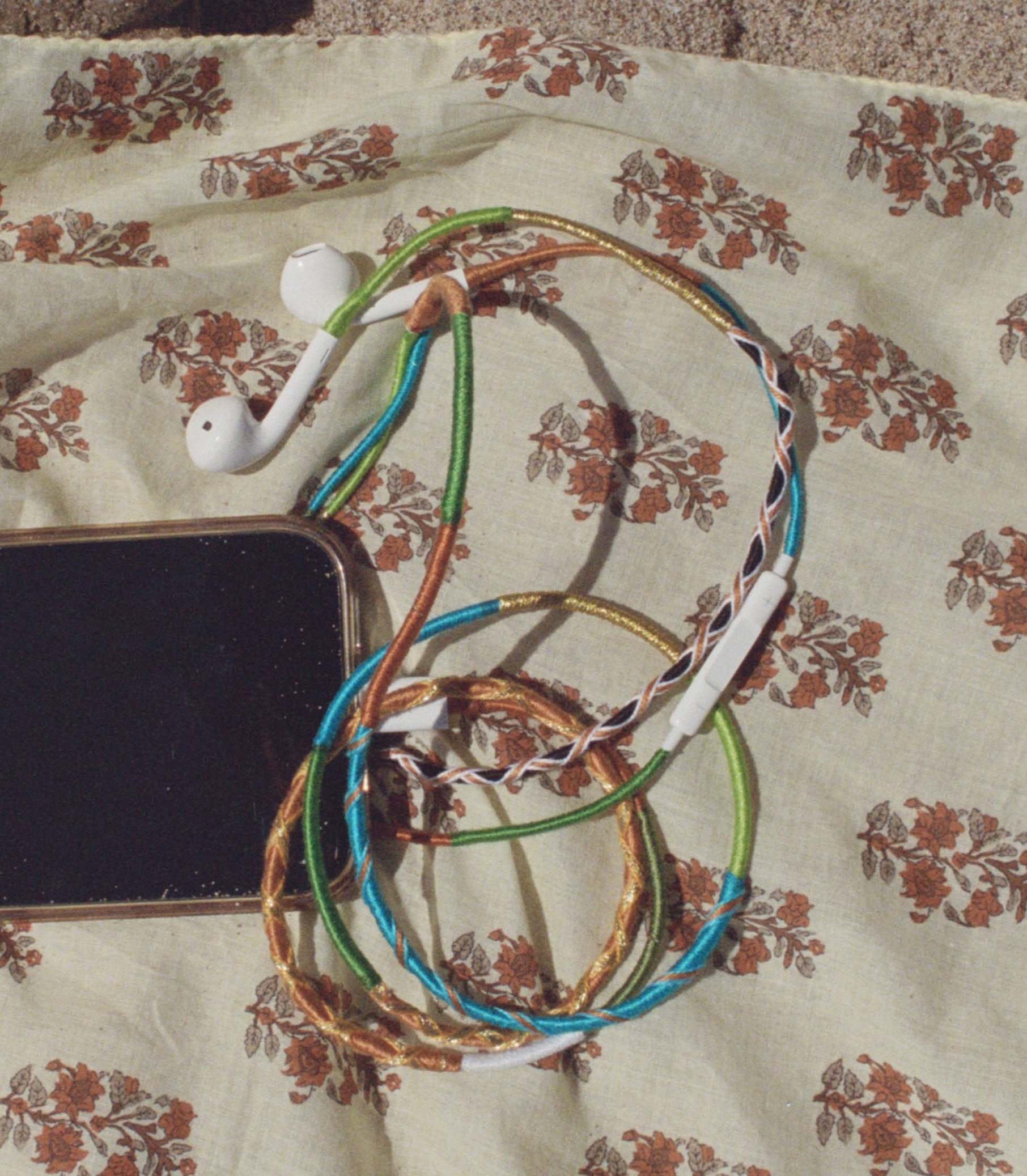 LE POM POM & DÔEN HEADPHONES -- CADIZ COLLAGE - Image 6