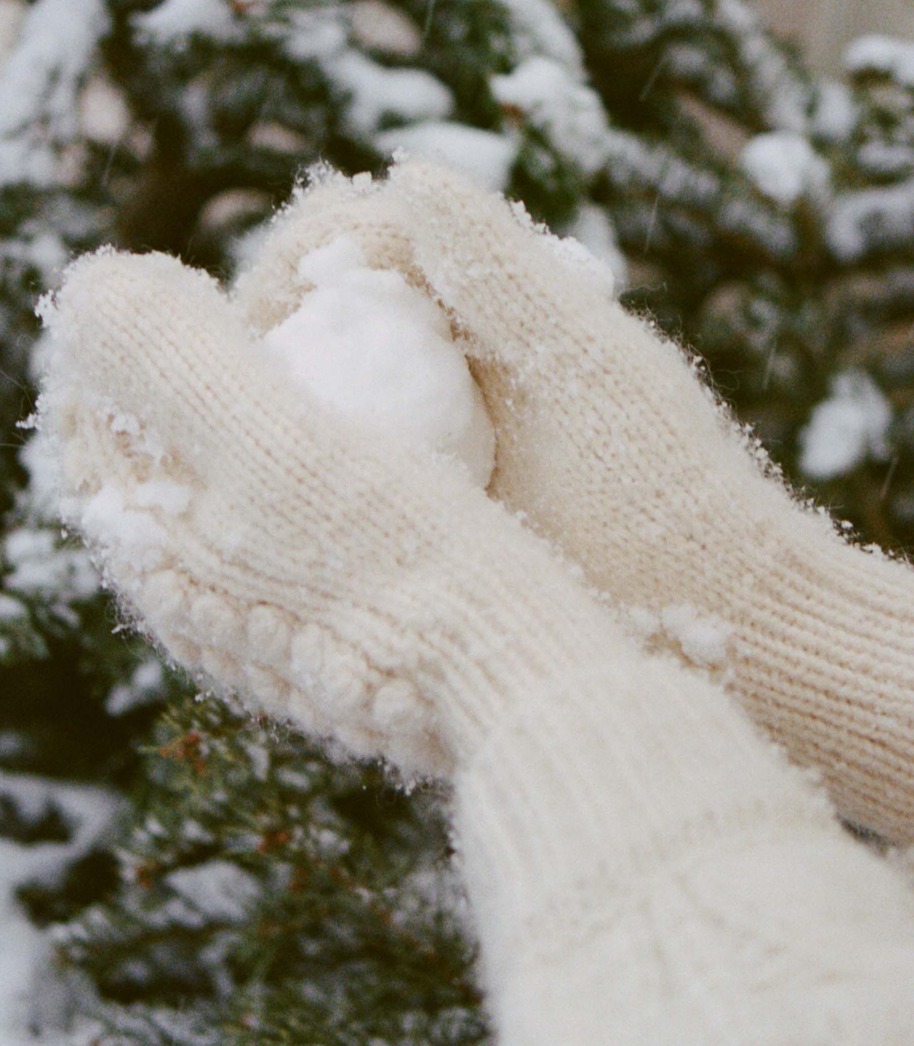 VERBIER MITTENS -- IVORY - Image 4